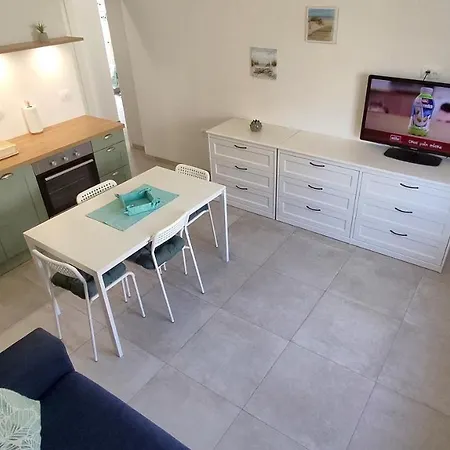 Apartment Sodoben Enosobni Apartma Ob Plazi - Modern One-bedroom Beachside *