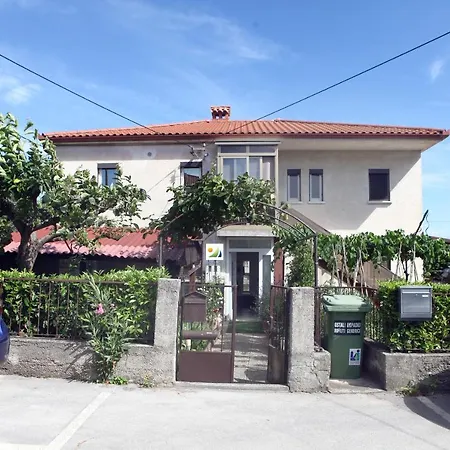 Sodoben Enosobni Apartma Ob Plazi - Modern One-bedroom Beachside Lägenhet *