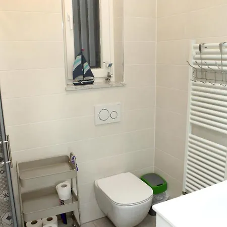 Sodoben Enosobni Apartma Ob Plazi - Modern One-bedroom Beachside Izola