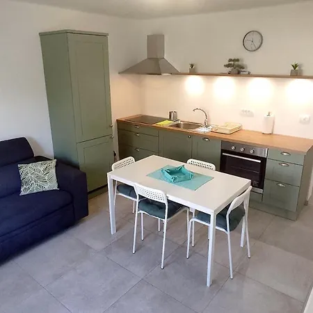 Apartment Sodoben Enosobni Apartma Ob Plazi - Modern One-bedroom Beachside