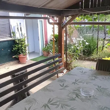 Lägenhet Sodoben Enosobni Apartma Ob Plazi - Modern One-bedroom Beachside