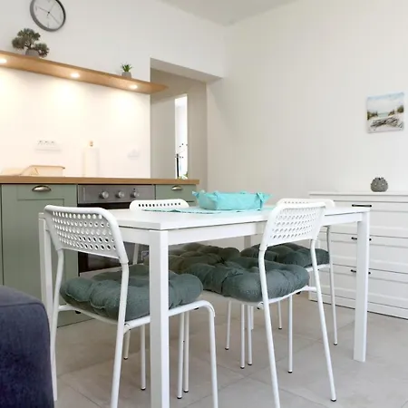 Lägenhet Sodoben Enosobni Apartma Ob Plazi - Modern One-bedroom Beachside Izola