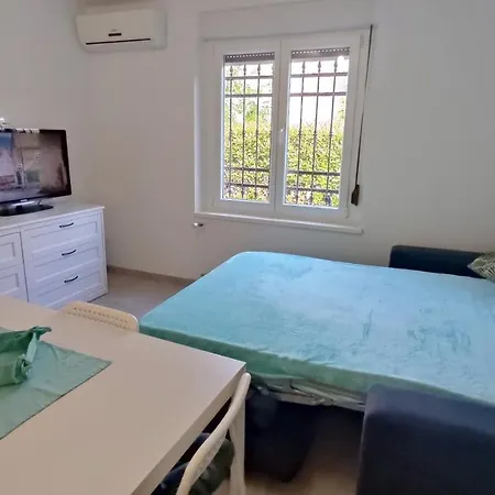 Sodoben Enosobni Apartma Ob Plazi - Modern One-bedroom Beachside *