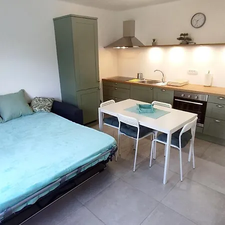 Sodoben Enosobni Apartma Ob Plazi - Modern One-bedroom Beachside Apartment *