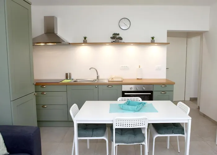 Sodoben Enosobni Apartma Ob Plazi - Modern One-bedroom Beachside דירה