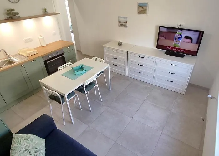 דירה Sodoben Enosobni Apartma Ob Plazi - Modern One-bedroom Beachside *