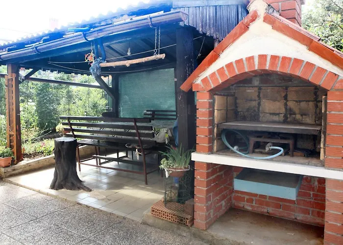 Sodoben Enosobni Apartma Ob Plazi - Modern One-bedroom Beachside דירה איזולה