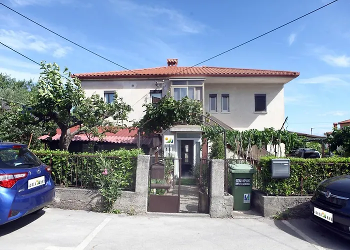 Sodoben Enosobni Apartma Ob Plazi - Modern One-bedroom Beachside דירה *