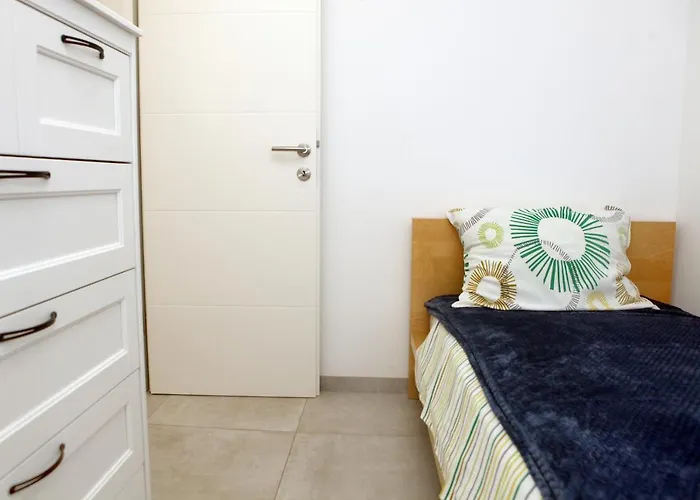 Sodoben Enosobni Apartma Ob Plazi - Modern One-bedroom Beachside *