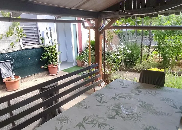 דירה Sodoben Enosobni Apartma Ob Plazi - Modern One-bedroom Beachside