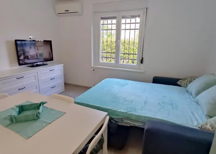 Sodoben Enosobni Apartma Ob Plazi - Modern One-bedroom Beachside *