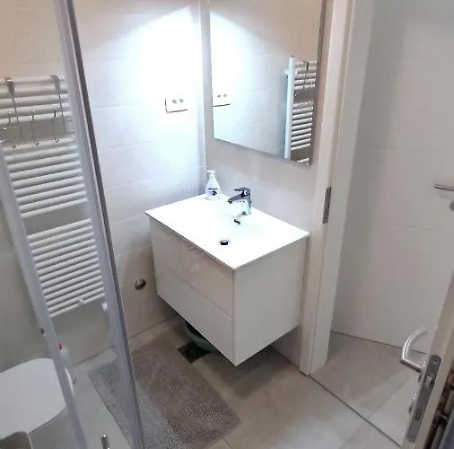 Sodoben Enosobni Apartma Ob Plazi - Modern One-bedroom Beachside דירה